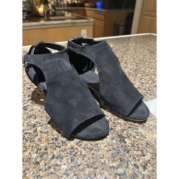 NWOT sandals - Picture 1 of 7